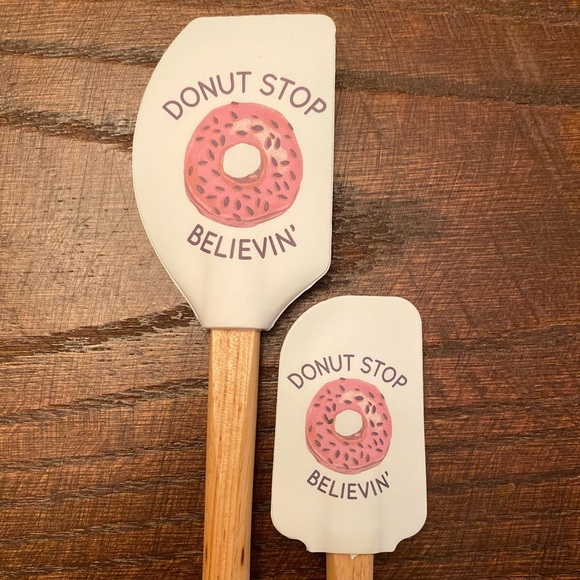 Valentine's Day Donut Themed Silicone Spatula Set of 2, Donut Stop Believen' - Picture 12 of 13